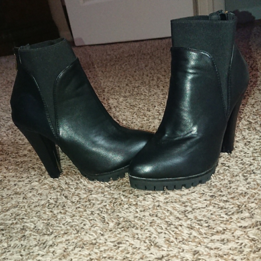 Heels - Picture 3 of 4